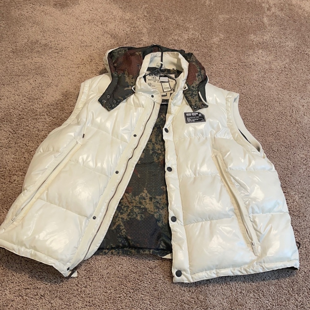 Akoo Cream vest. Size 4XL